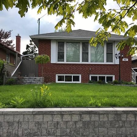 Апартаменты Private Bsmt With Sep. Entrance And Free Parking Торонто Экстерьер фото